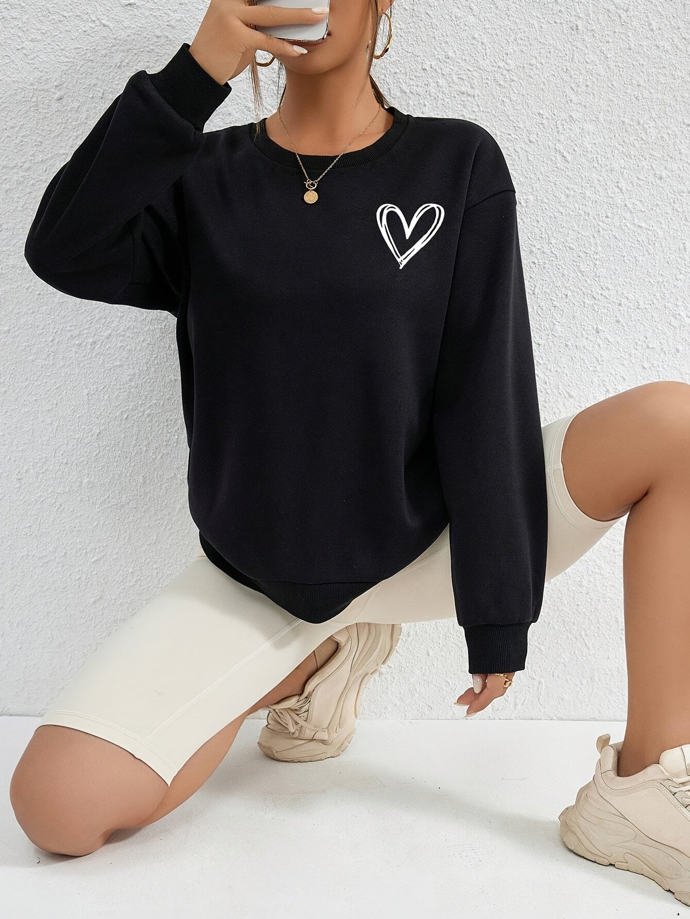AUDRÉE - Minimalist Cozy Sweatshirt