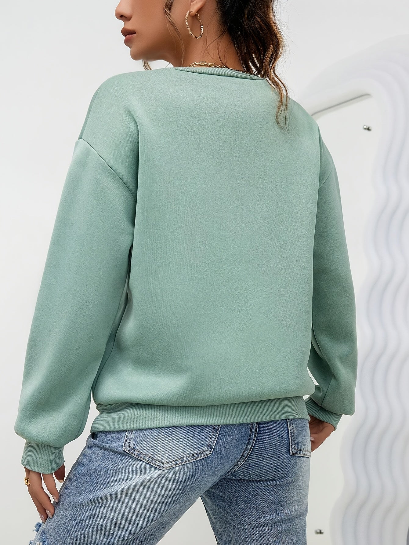 AUDRÉE - Minimalist Cozy Sweatshirt